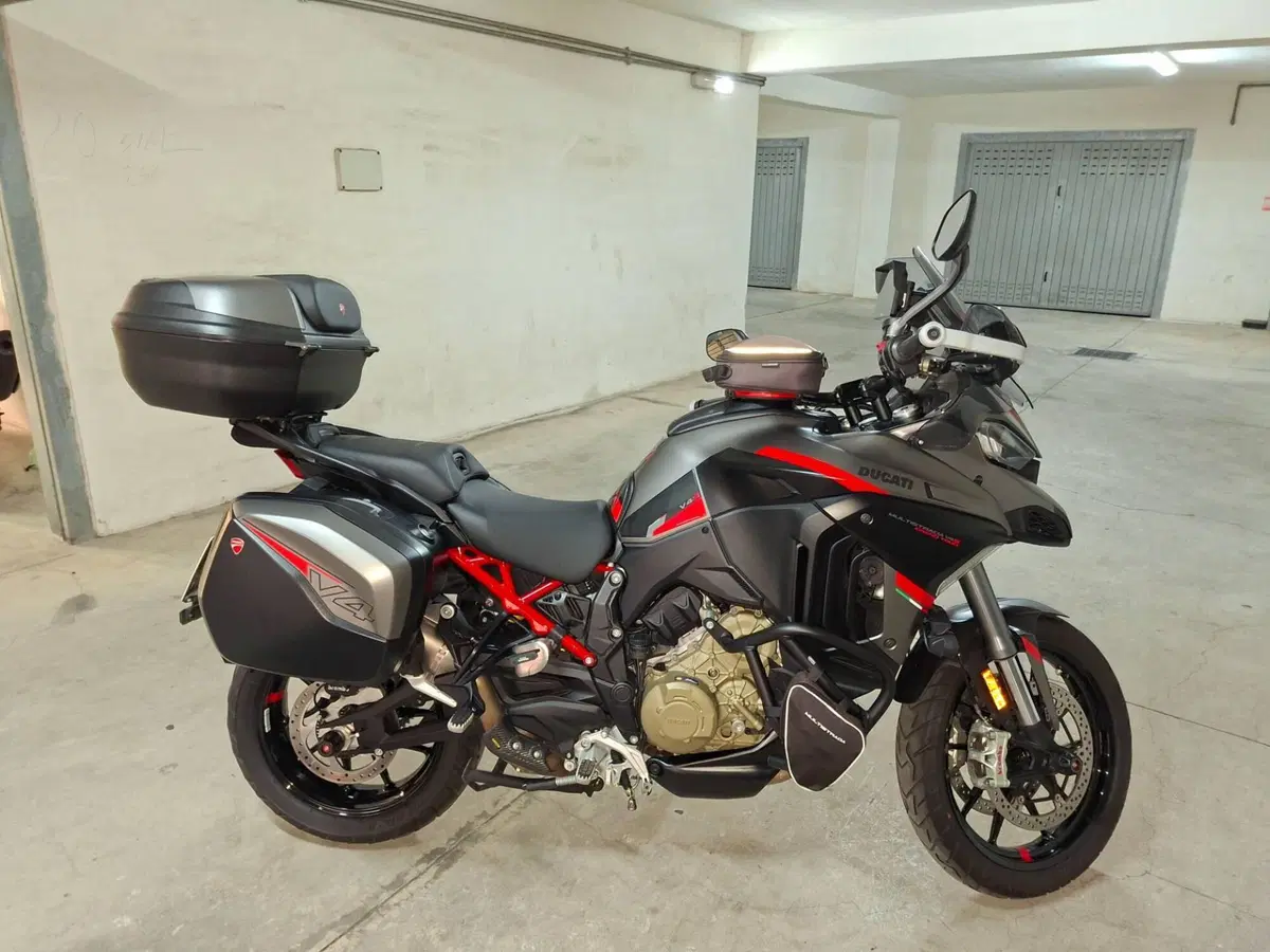 Ducati Multistrada V4 S Grand Tour (2024)