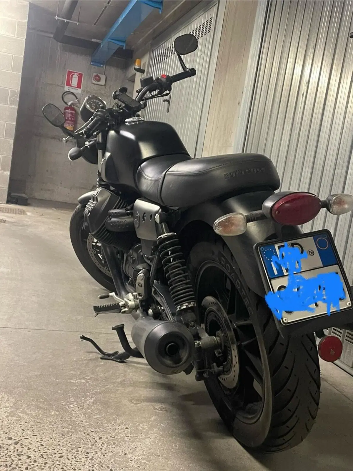 Moto Guzzi V7 III Stone (2017 - 20) (3)