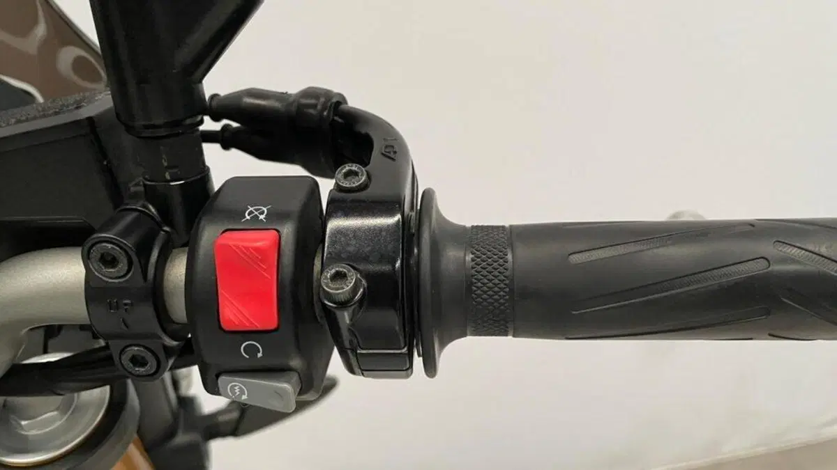 Yamaha FZ8 (2010 - 12) (15)