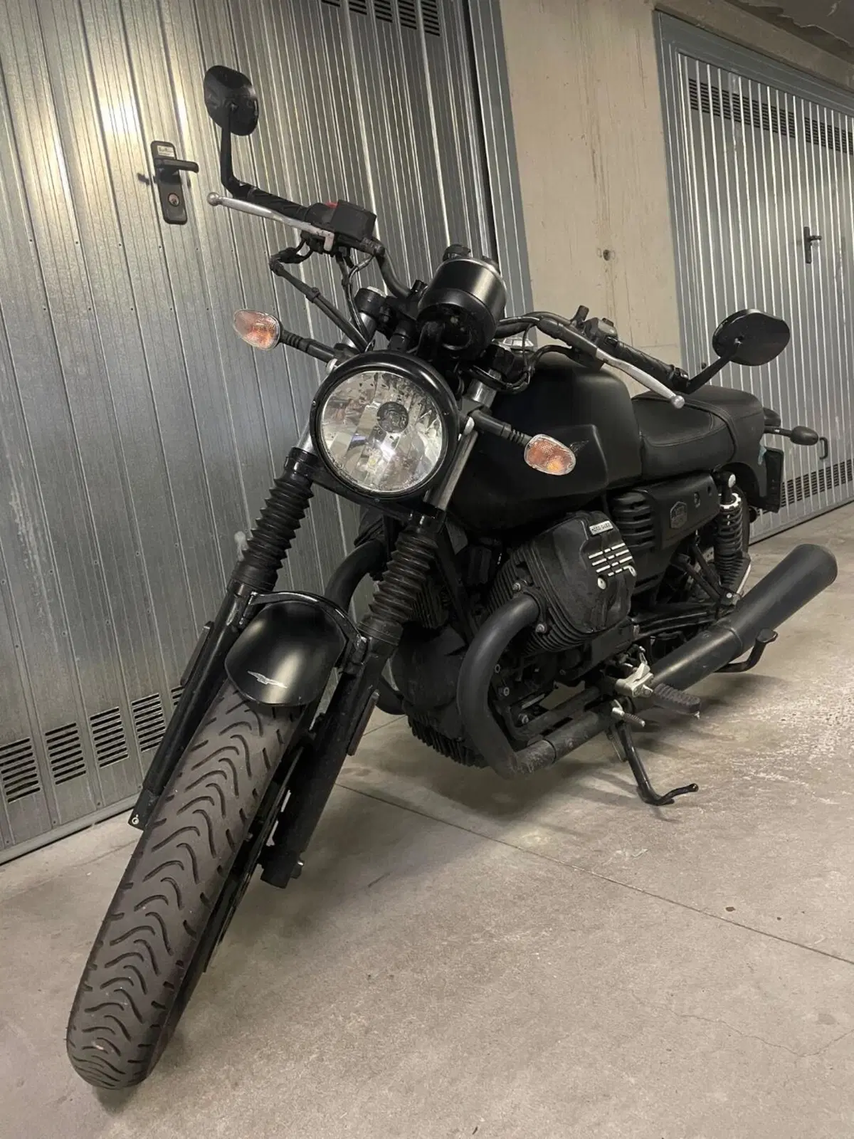 Moto Guzzi V7 III Stone (2017 - 20) (4)