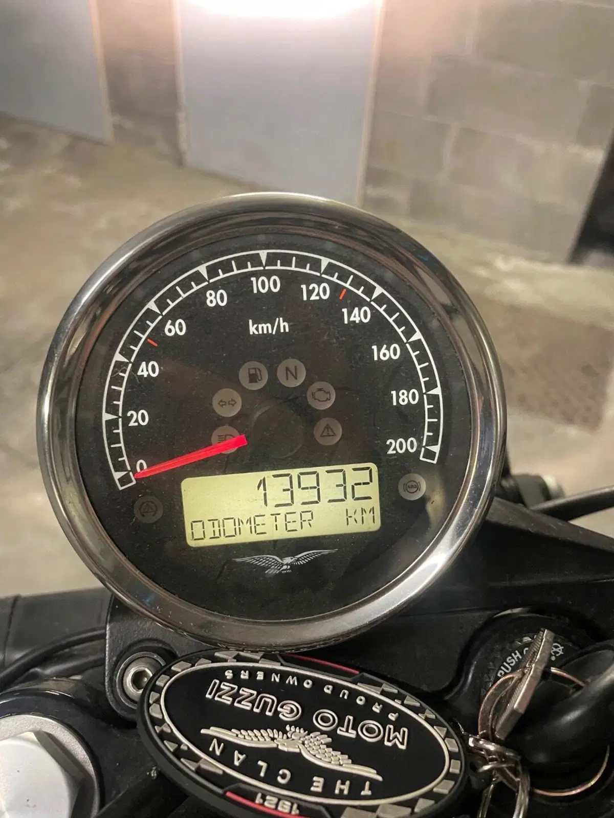 Moto Guzzi V7 III Stone (2017 - 20) (6)