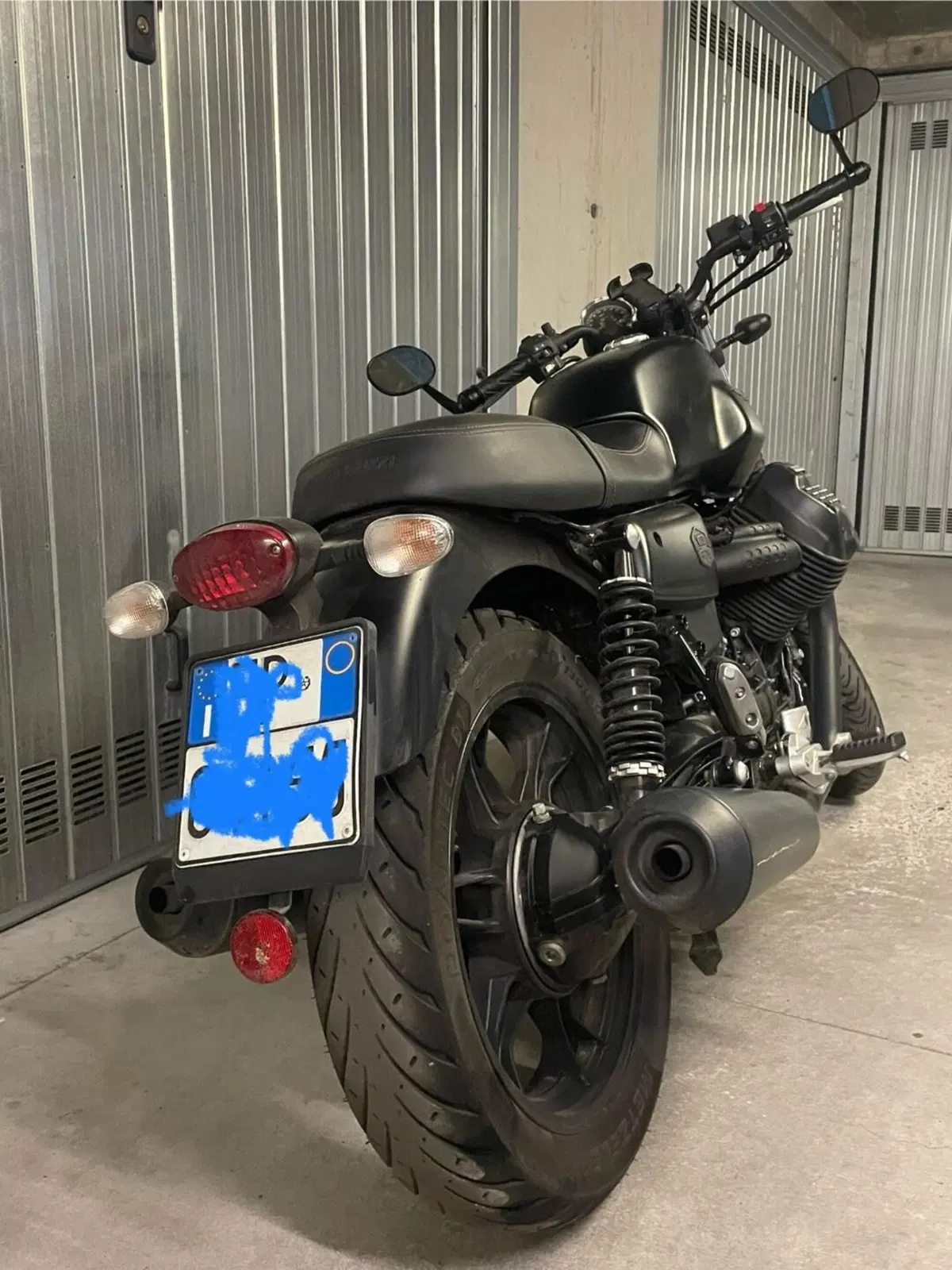 Moto Guzzi V7 III Stone (2017 - 20) (10)