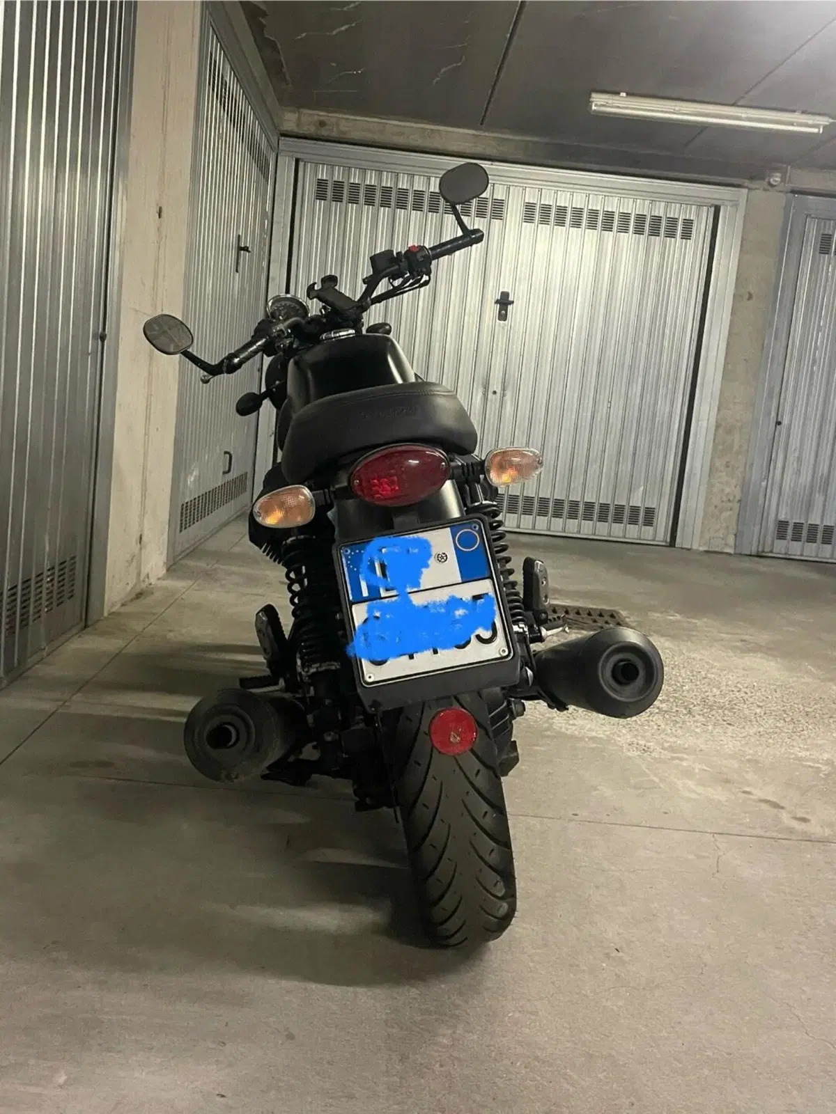 Moto Guzzi V7 III Stone (2017 - 20) (11)