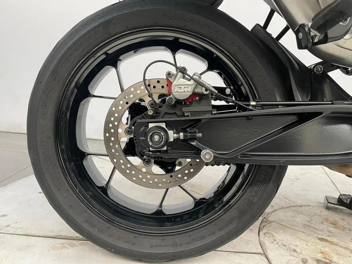 KTM 890 Duke (2021 - 23) (15)