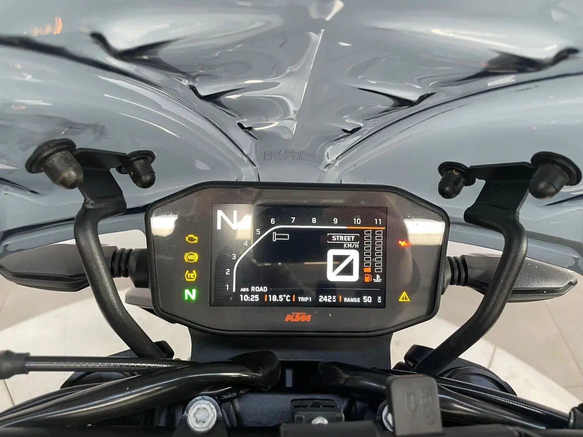 KTM 890 Duke (2021 - 23) (5)