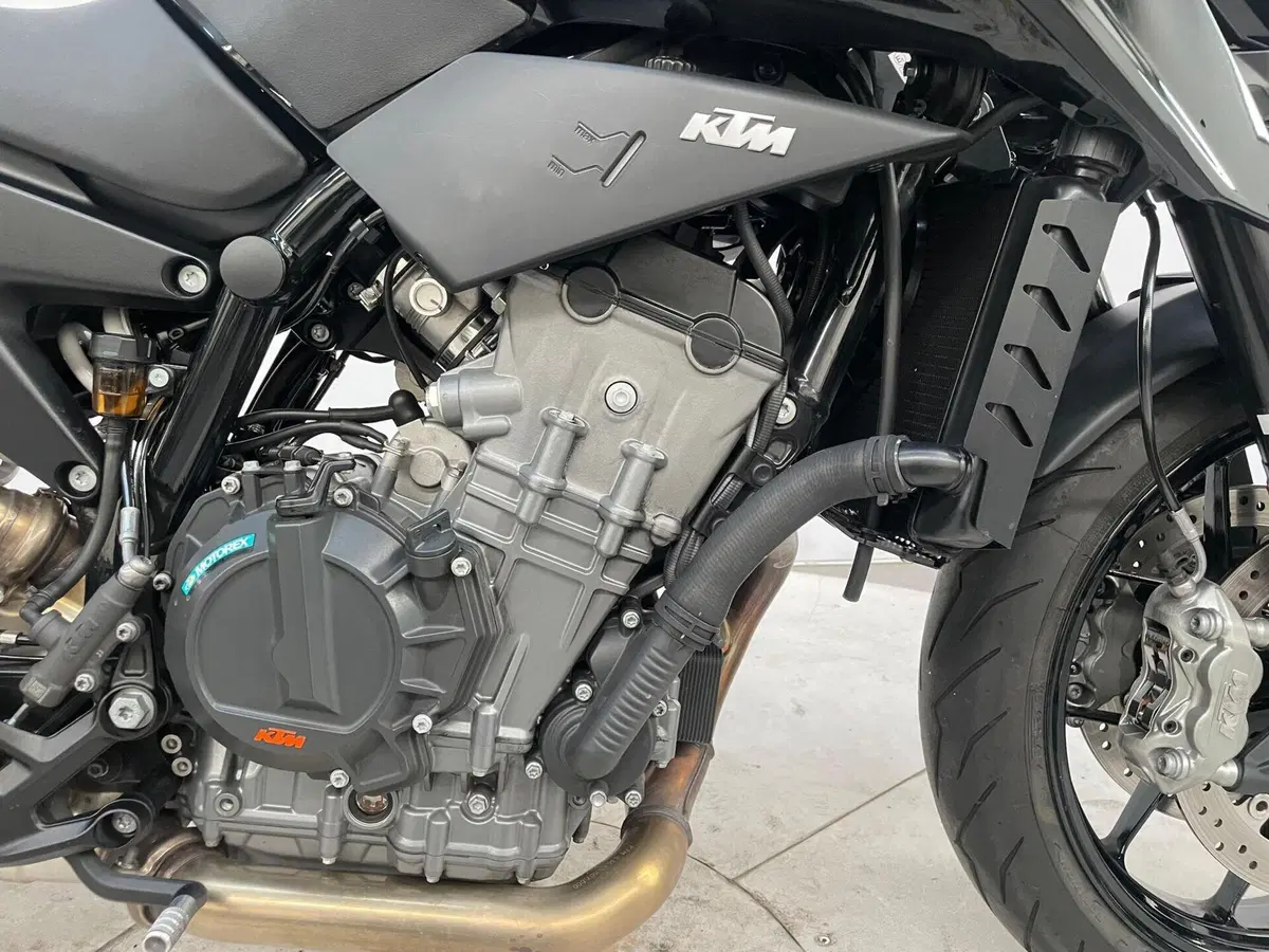 KTM 890 Duke (2021 - 23) (6)