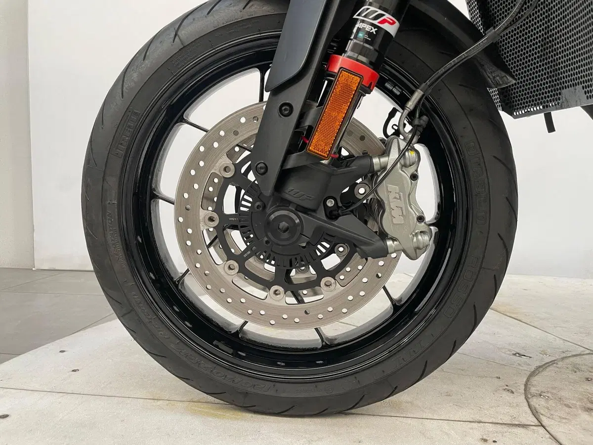 KTM 890 Duke (2021 - 23) (14)