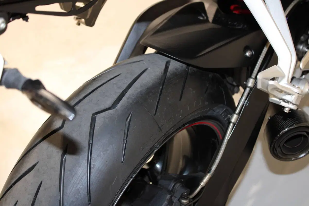 Triumph Street Triple R (2017 - 20) (7)
