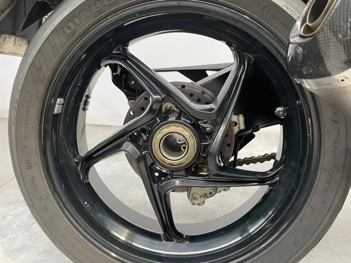 MV Agusta Brutale 800 EAS ABS (2016 - 19) (13)