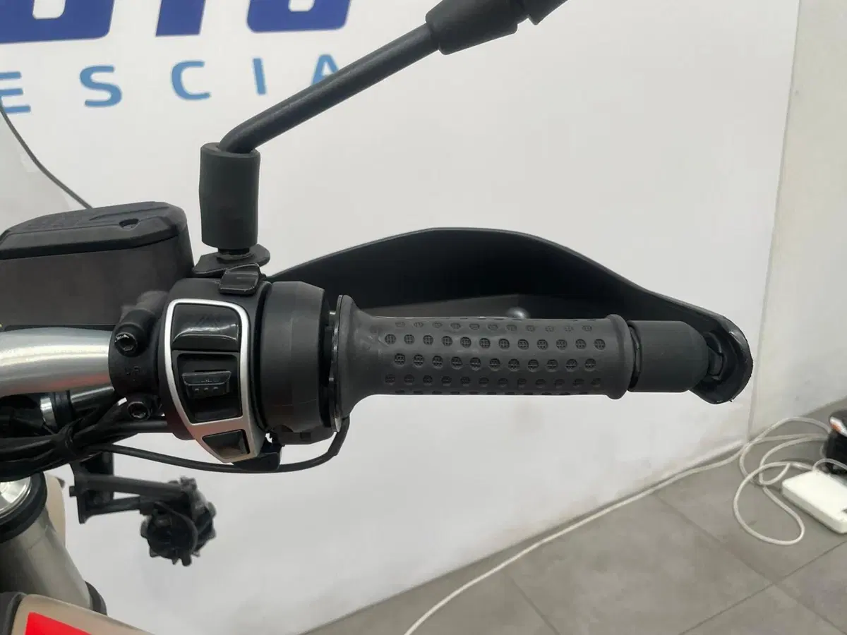 Moto Guzzi V85 TT Travel (2020) (9)