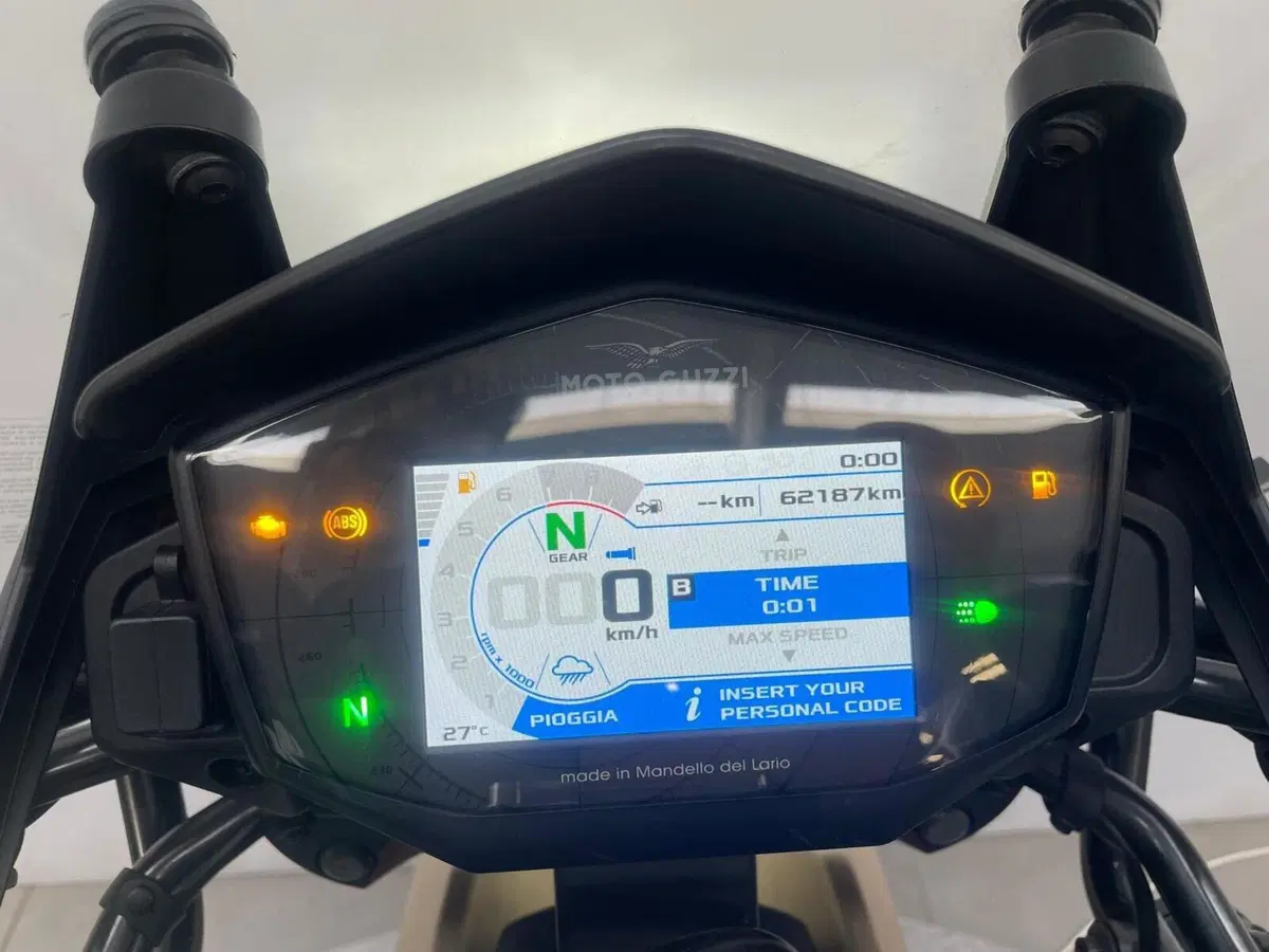 Moto Guzzi V85 TT Travel (2020) (10)