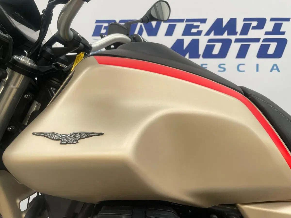 Moto Guzzi V85 TT Travel (2020) (12)