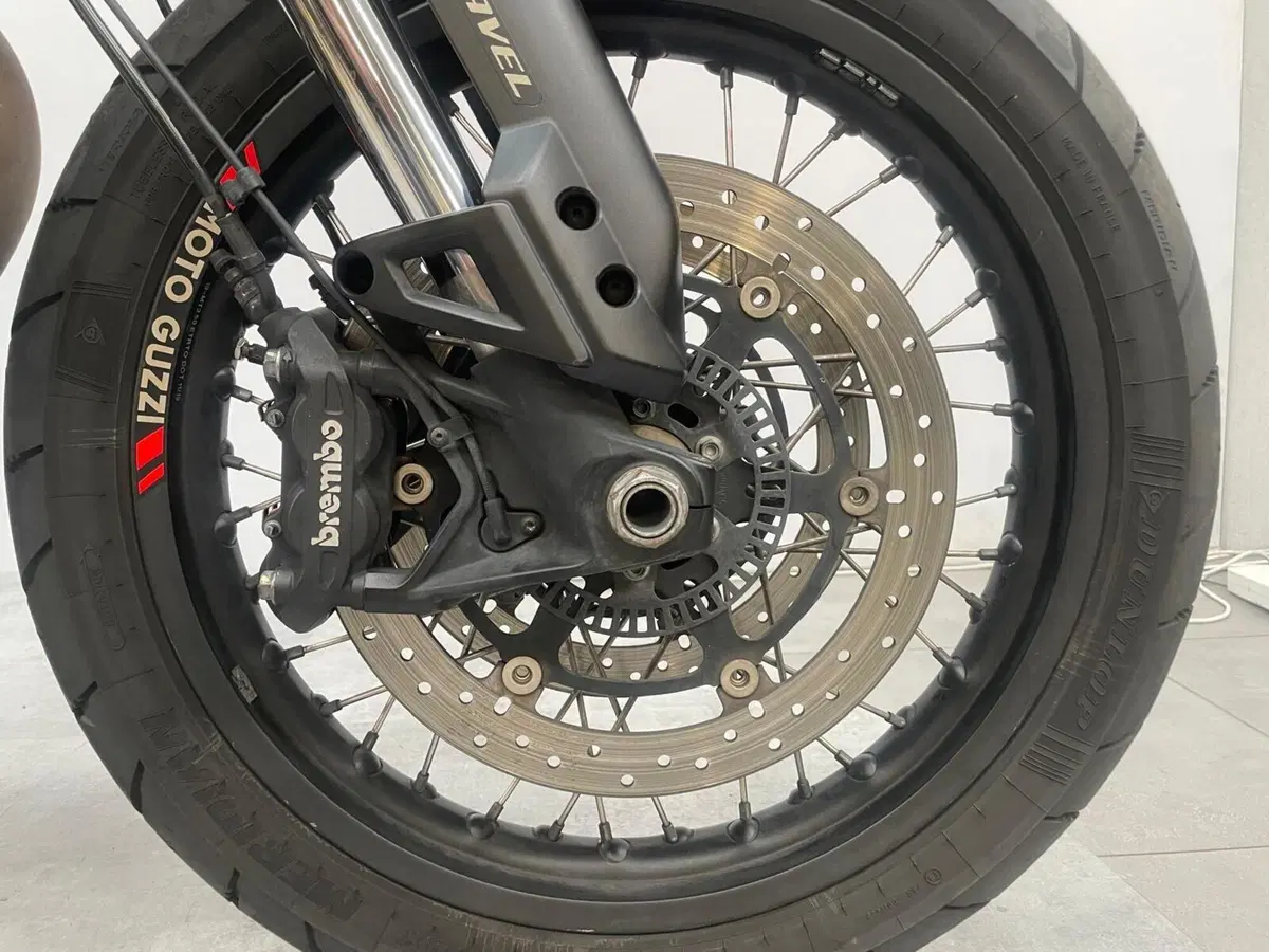 Moto Guzzi V85 TT Travel (2020) (14)