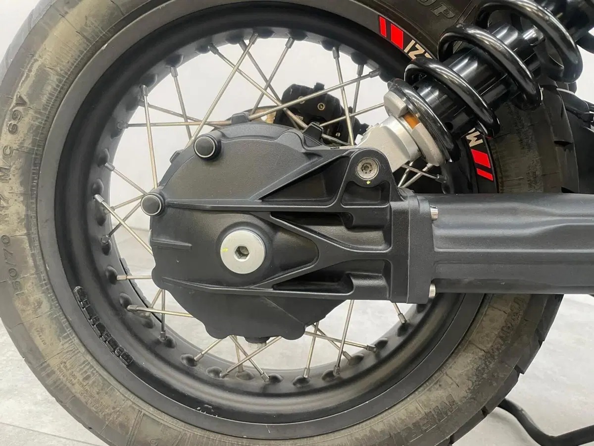 Moto Guzzi V85 TT Travel (2020) (15)