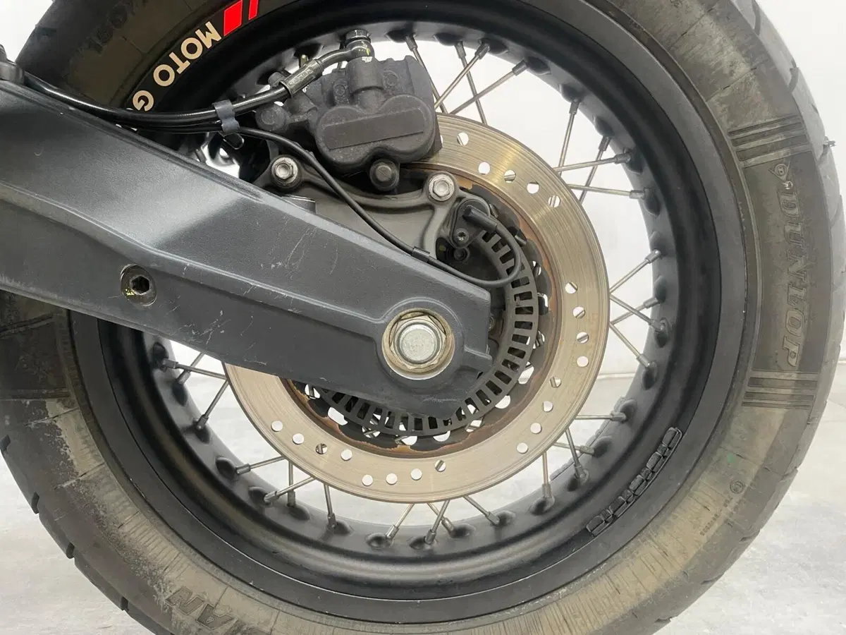 Moto Guzzi V85 TT Travel (2020) (17)