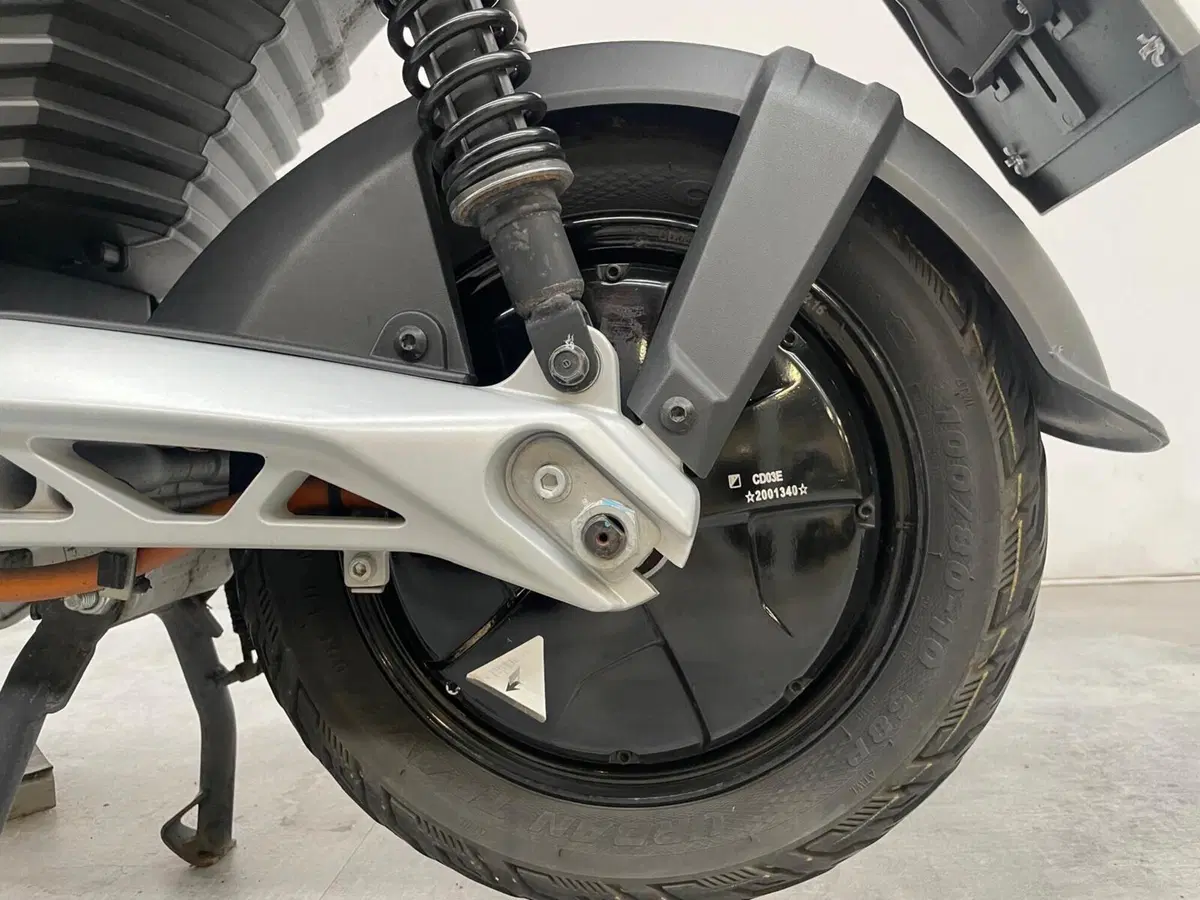 Piaggio 1 Active (2022 - 26) (8)