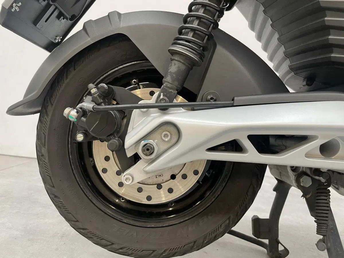 Piaggio 1 Active (2022 - 26) (13)
