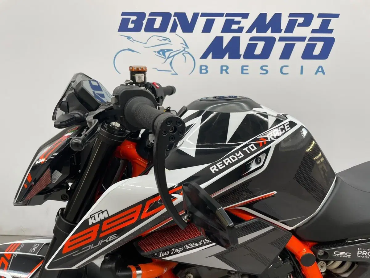 KTM 890 Duke R (2021) (4)