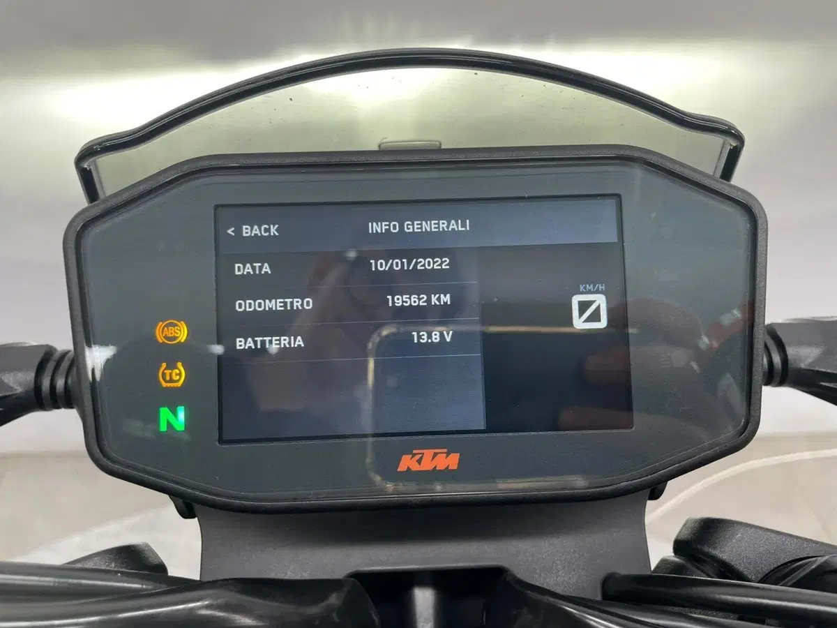 KTM 890 Duke R (2021) (5)