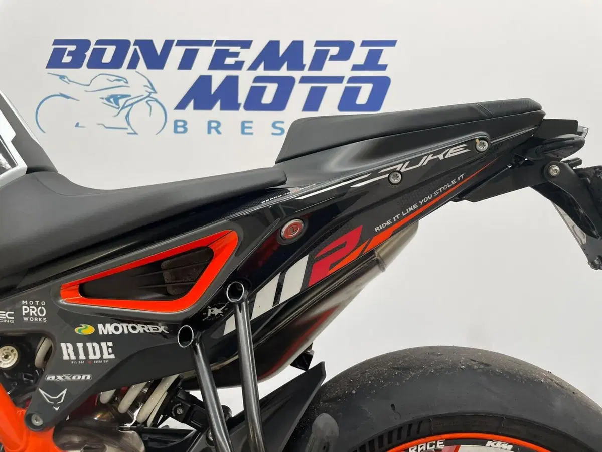 KTM 890 Duke R (2021) (6)