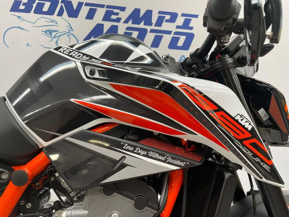 KTM 890 Duke R (2021) (12)