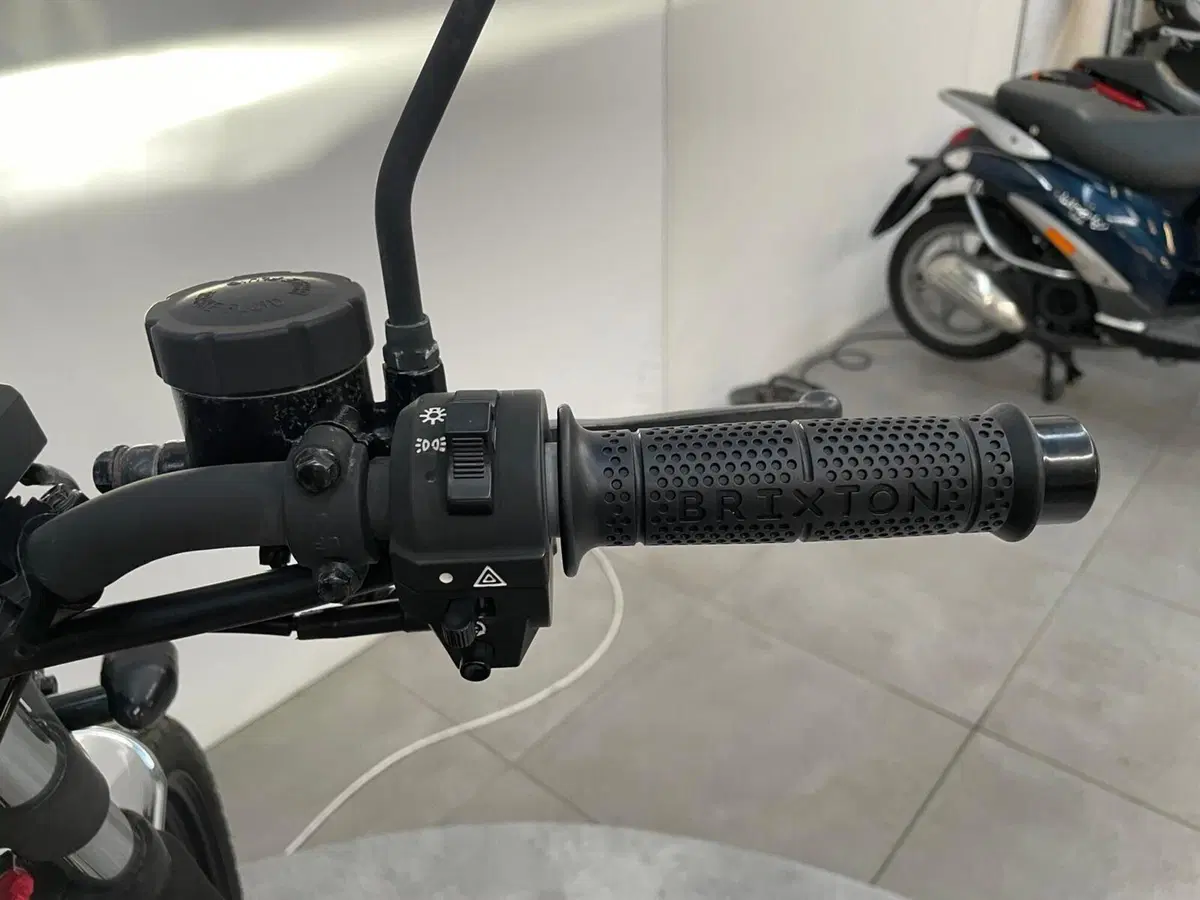 Brixton Motorcycles Cromwell 250 (2021 - 25) (14)