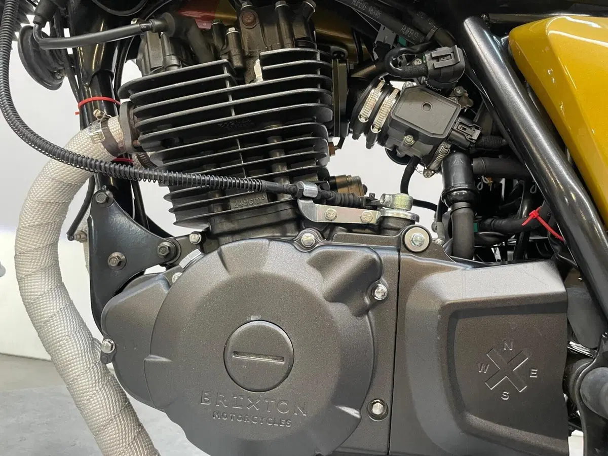 Brixton Motorcycles Cromwell 250 (2021 - 25) (28)