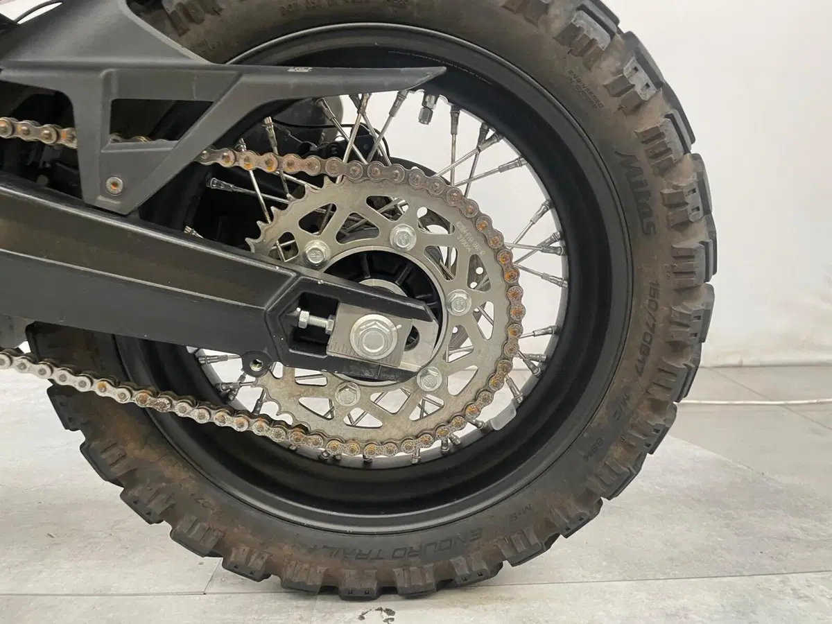 Moto Morini X-Cape 650 (2021 - 26) (12)