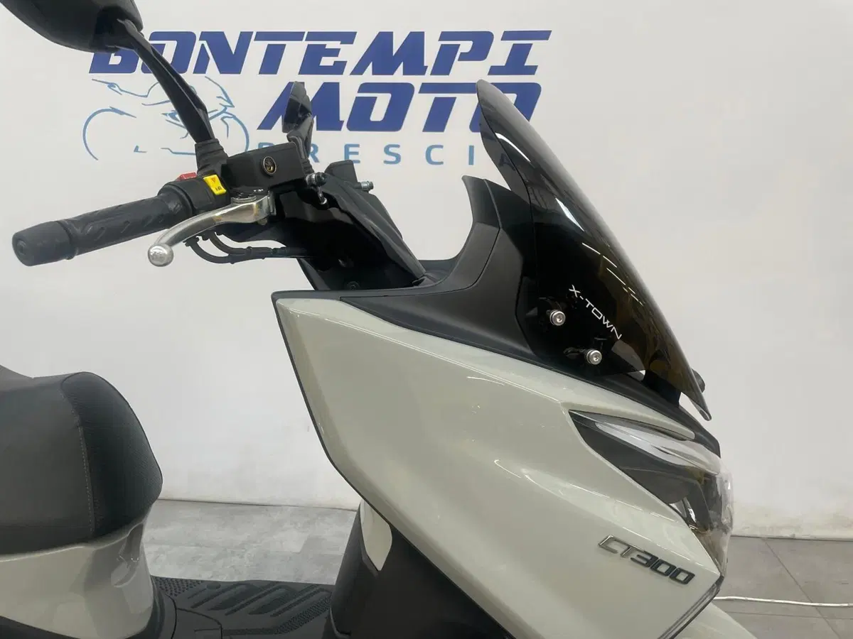 Kymco X-Town 300i City (2021 - 25) (15)