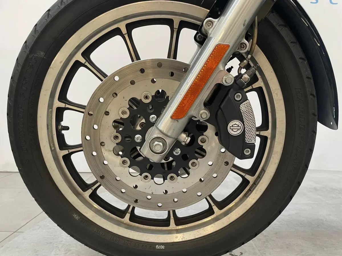 Harley-Davidson 1450 Super Glide T-Sport (2001 - 03) - FXDXT (18)