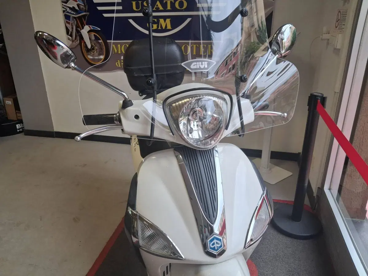 Piaggio Liberty 150 3V Full Optional (2013 - 15) (2)