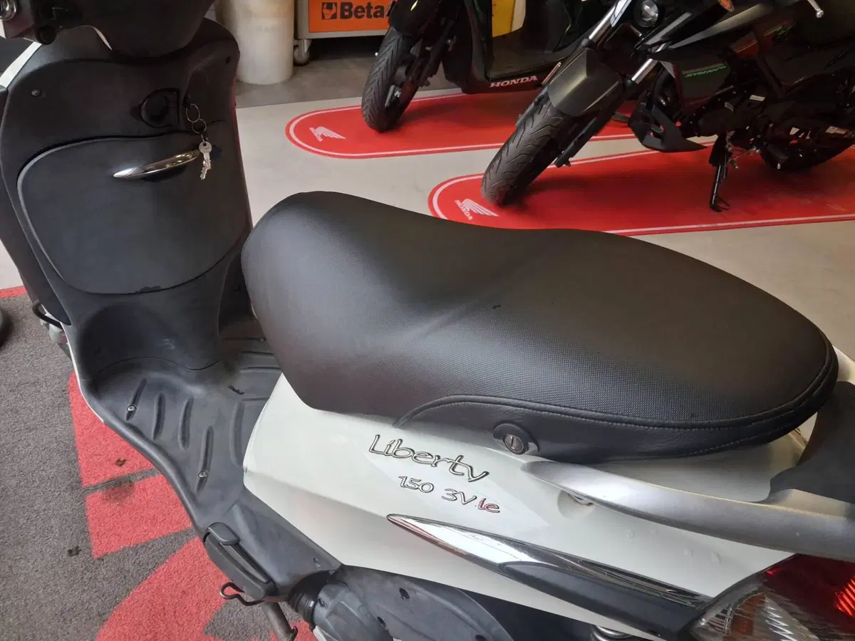 Piaggio Liberty 150 3V Full Optional (2013 - 15) (4)