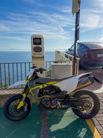 Husqvarna 701 Supermoto (2021) usata