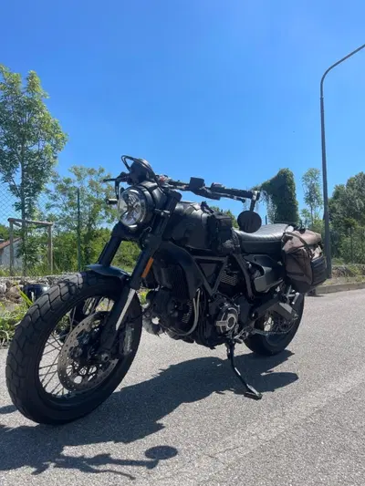 Ducati Scrambler 800 Night Shift (2021 - 22) usata