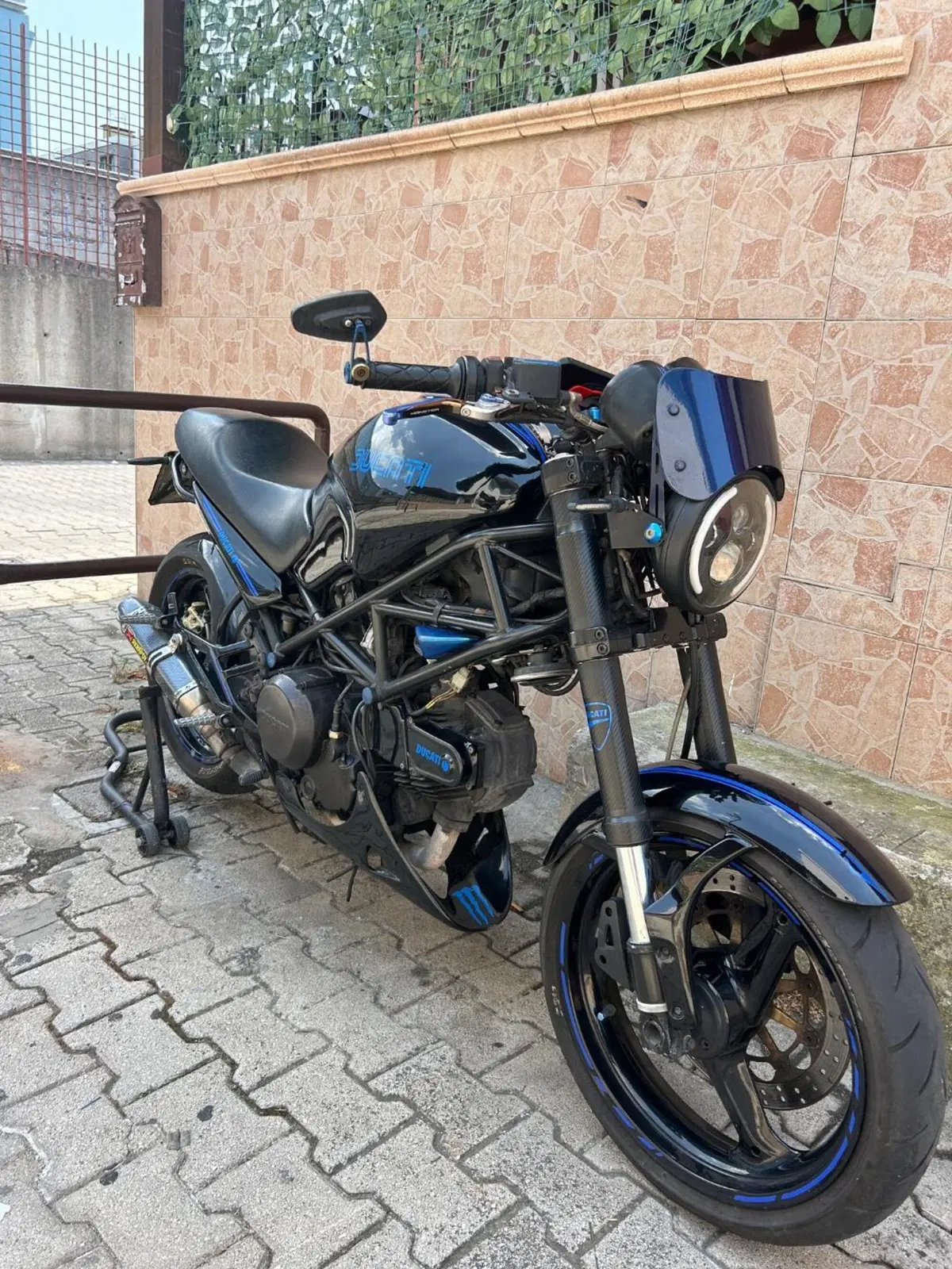Ducati Monster 600 Dark (1998 - 01)