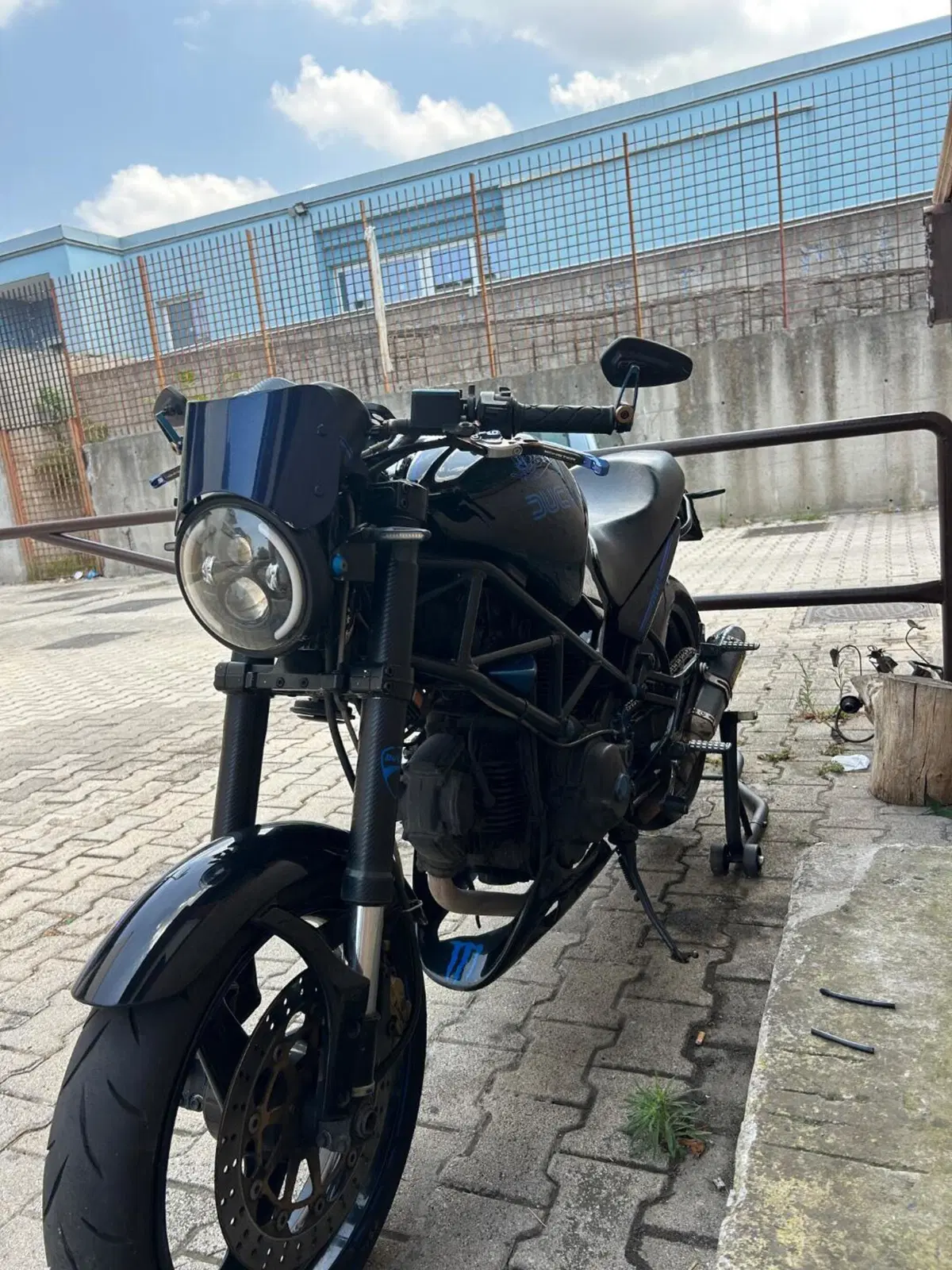 Ducati Monster 600 Dark (1998 - 01) (5)