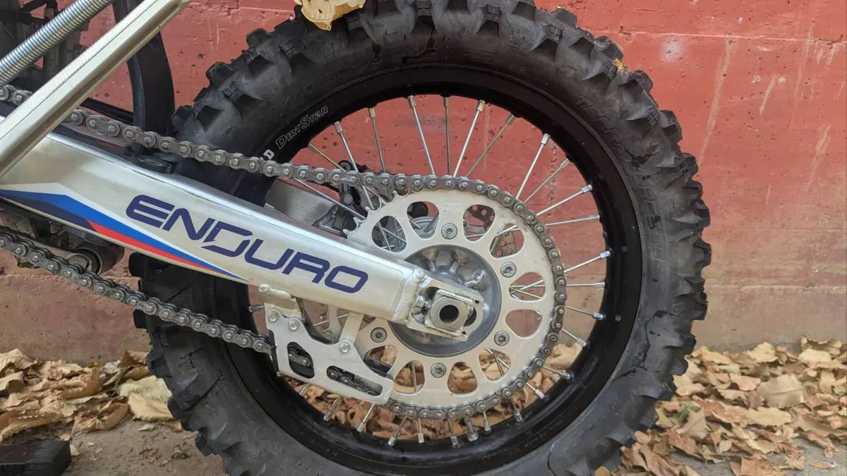 Honda CRF 300RX Enduro (2023) (4)