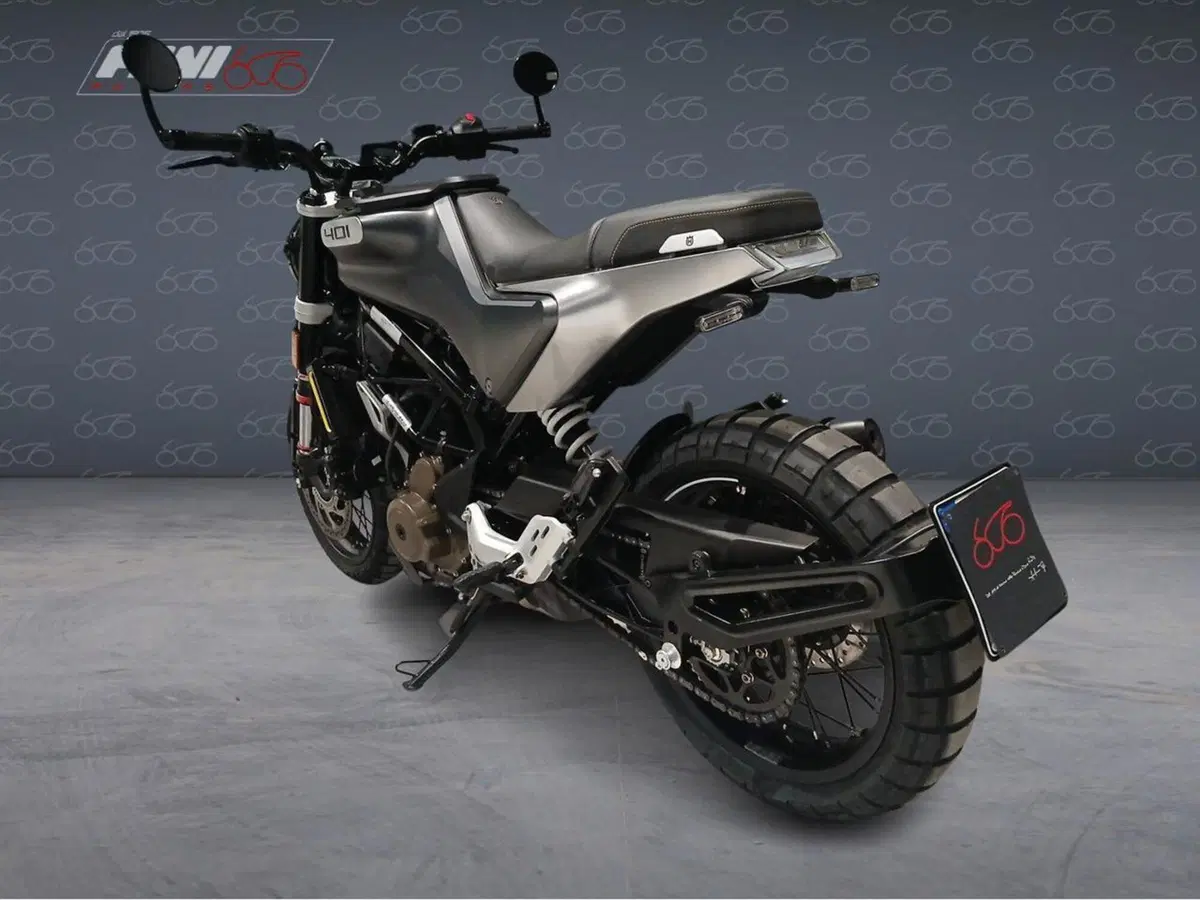 Husqvarna Svartpilen 401 (2021 - 23) (4)
