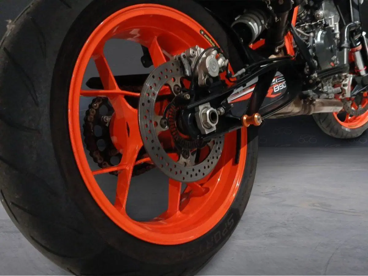 KTM 890 Duke R (2020) (5)