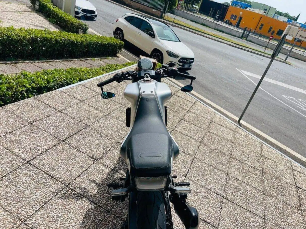 Husqvarna Svartpilen 401 (2021 - 23) (3)