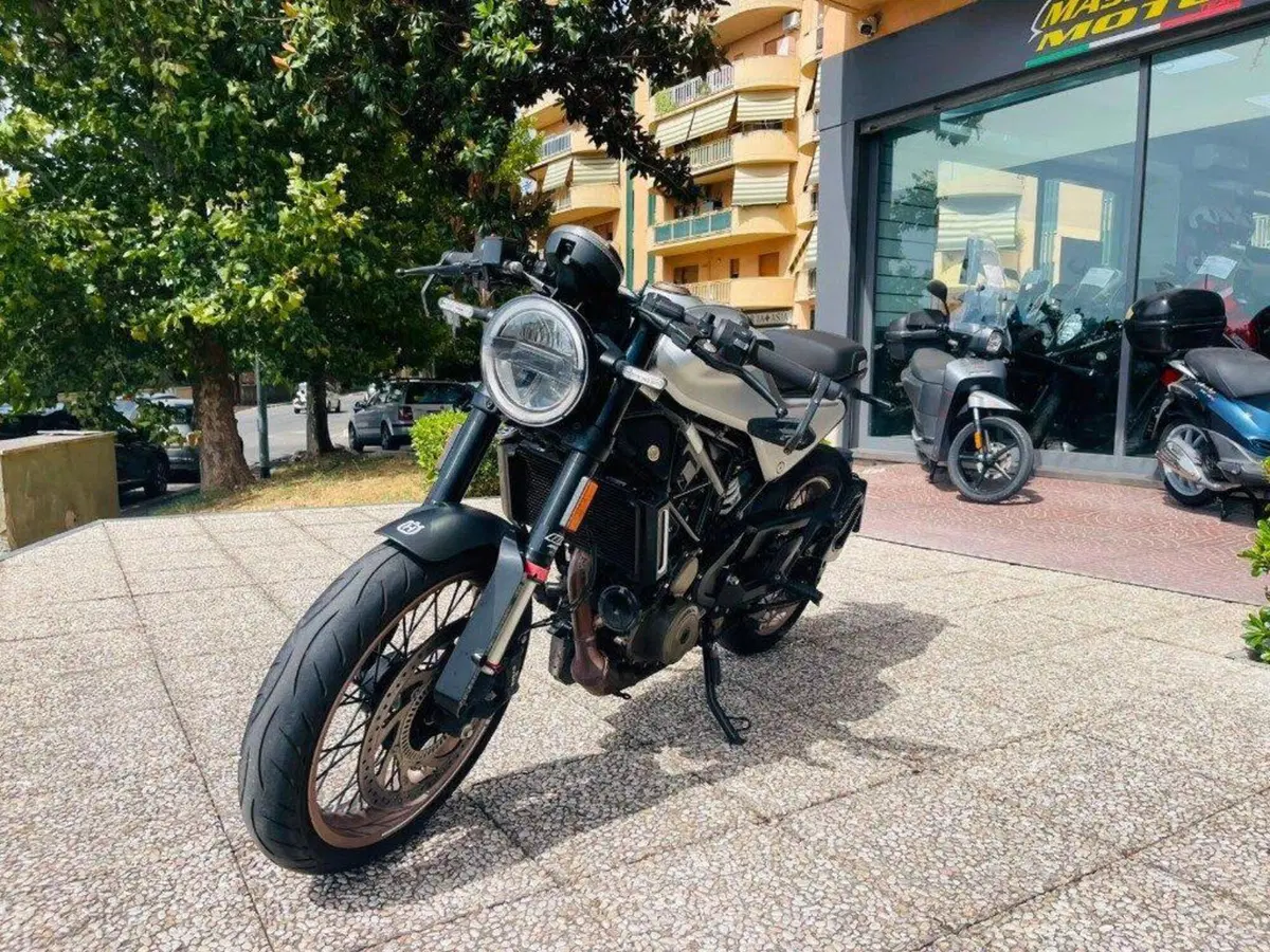 Husqvarna Svartpilen 401 (2021 - 23) (8)