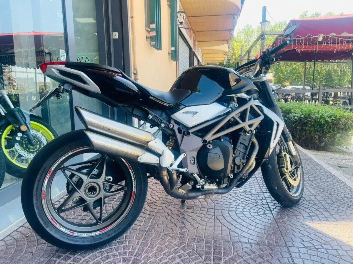 MV Agusta Brutale 990 R (2009 - 12) (9)