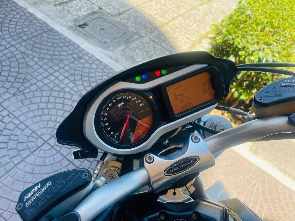MV Agusta Brutale 990 R (2009 - 12) (6)