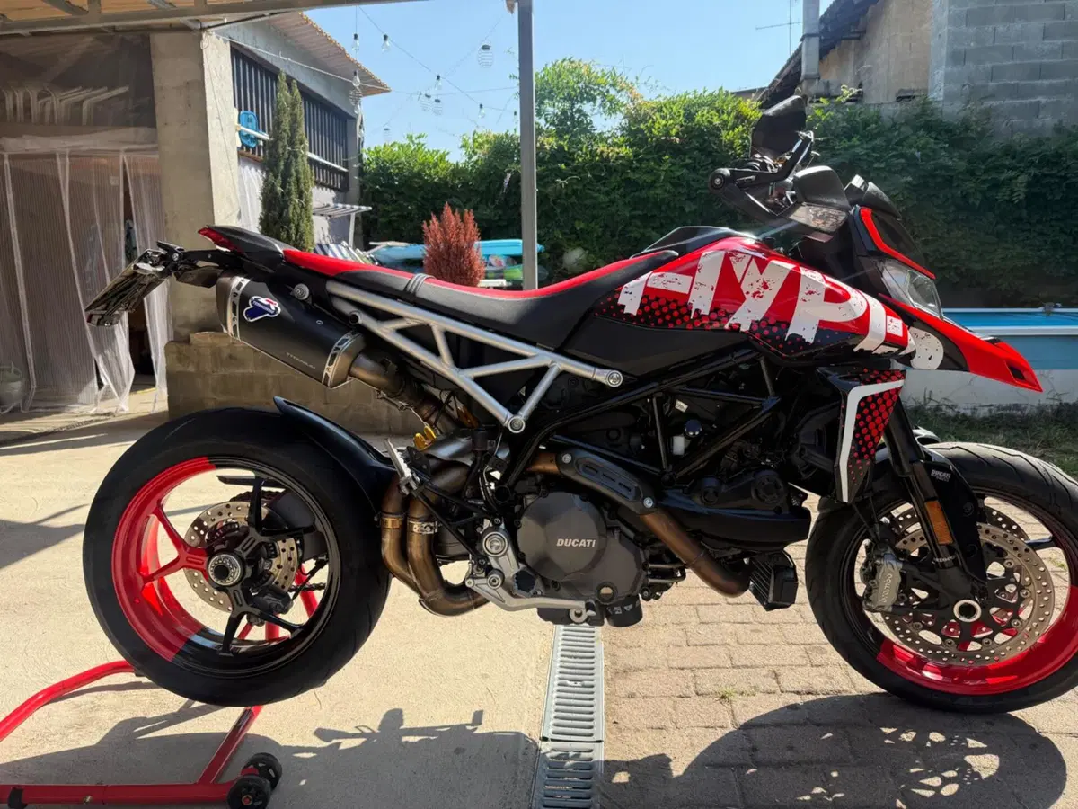 Ducati Hypermotard 950 RVE (2022 - 25) (2)