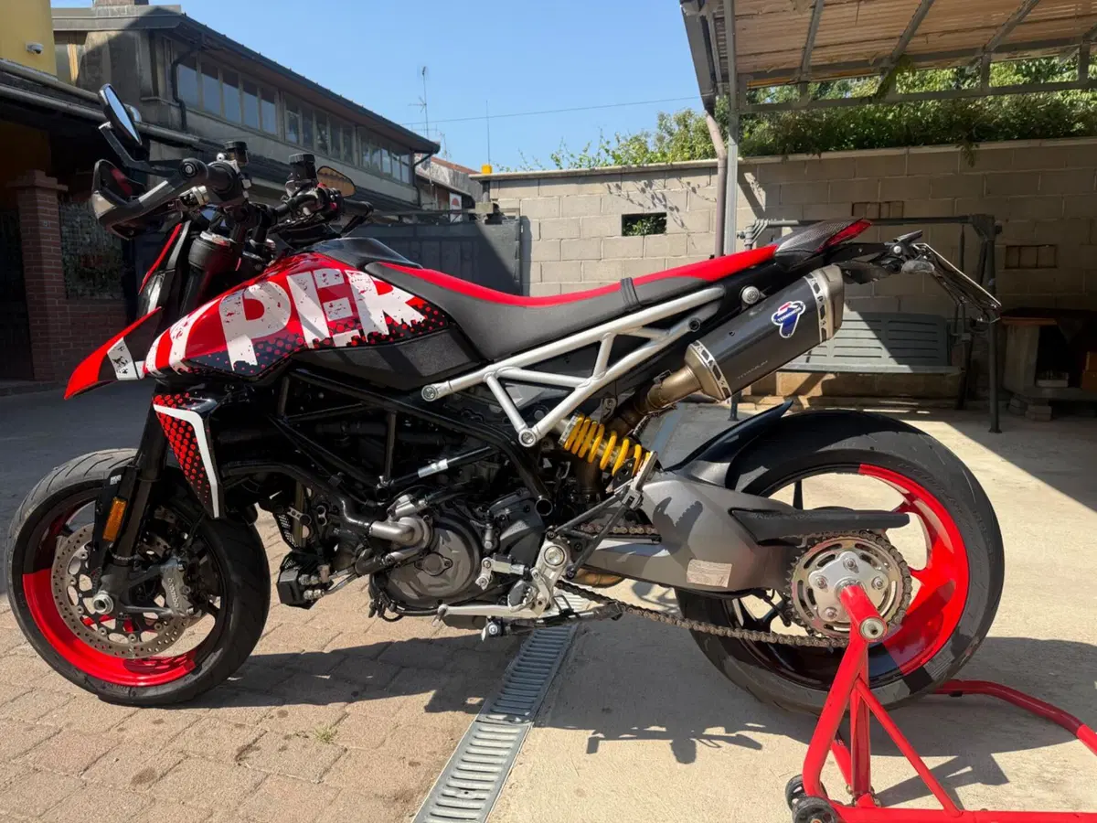 Ducati Hypermotard 950 RVE (2022 - 25) (4)