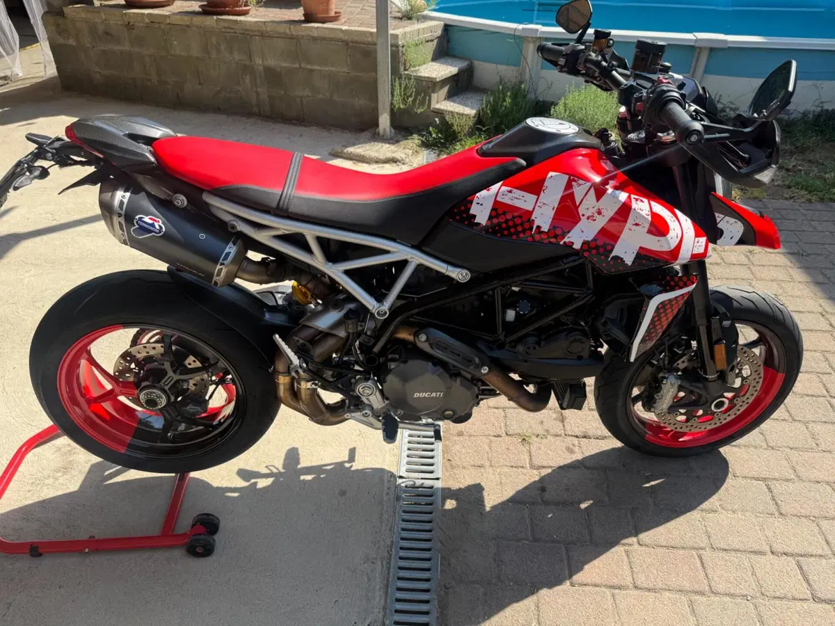Ducati Hypermotard 950 RVE (2022 - 25) (6)