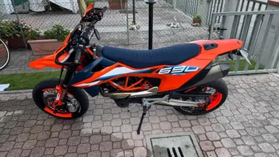 KTM 690 SMC R (2023 - 25) usata