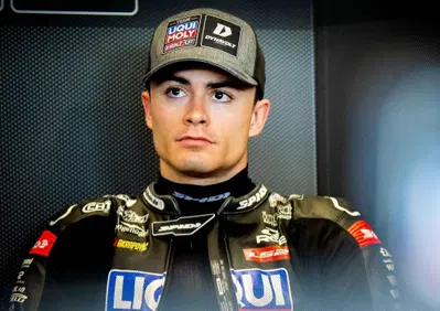 MotoGP 2026. Manuel Gonzalez, il capoclassifica della Moto2 che guarda quelli dietro andare in MotoGP