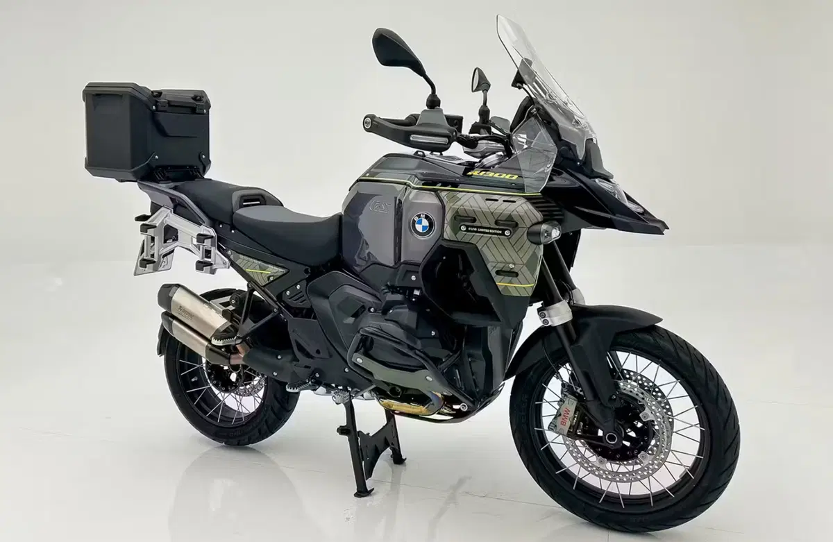 BMW R 1300 GS Adventure: la serie speciale per i dieci anni della fabbrica di Manaus, in Brasile