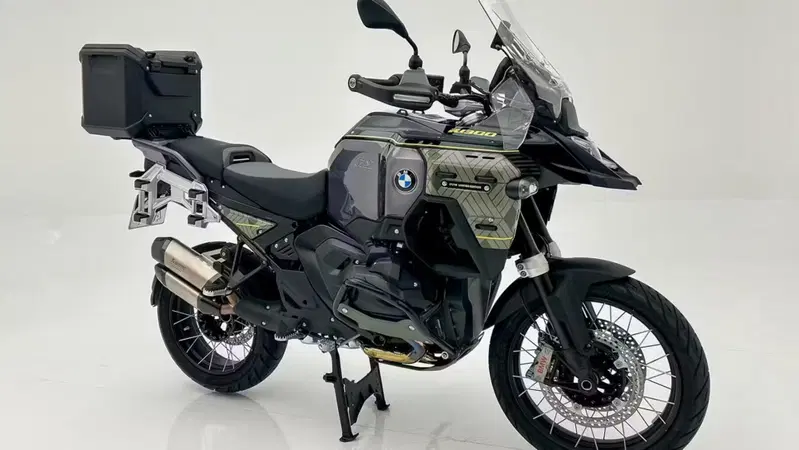 BMW R 1300 GS Adventure: la serie speciale per i dieci anni della fabbrica di Manaus, in Brasile